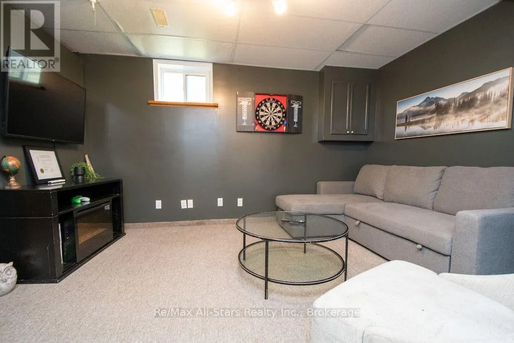 1118 HUNTINGTON CIRCLE