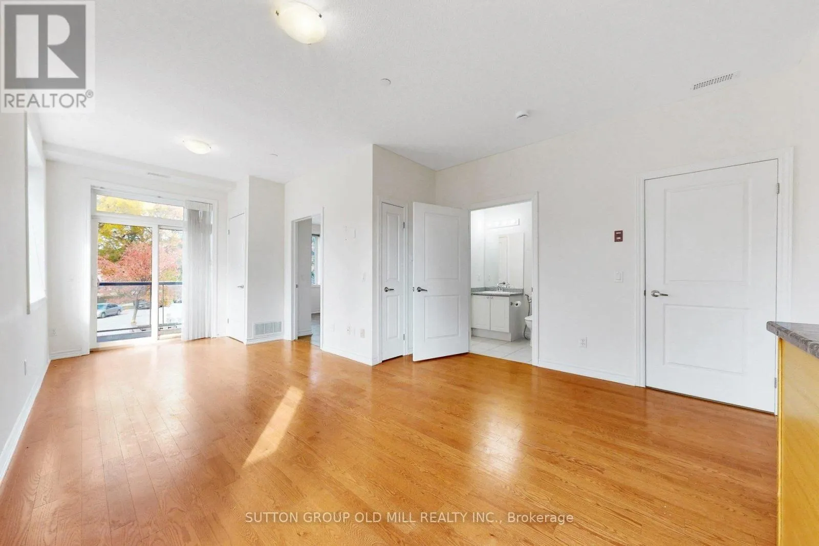 102 - 95 WILSON ST STREET W