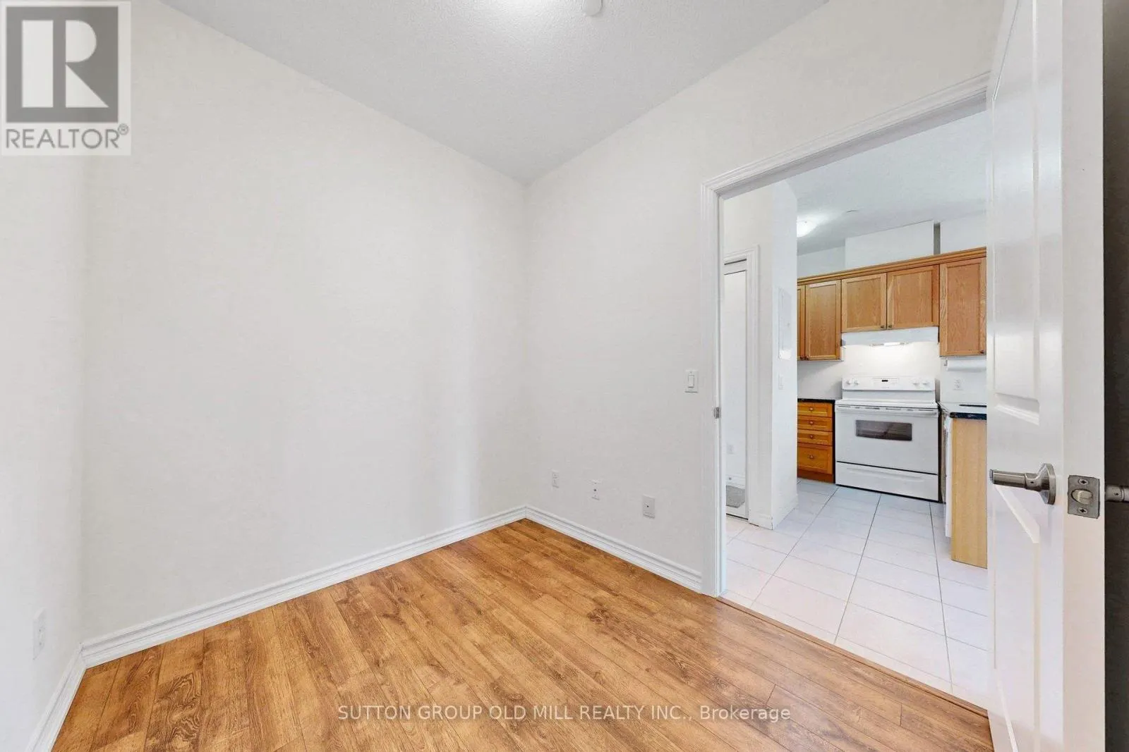 102 - 95 WILSON ST STREET W