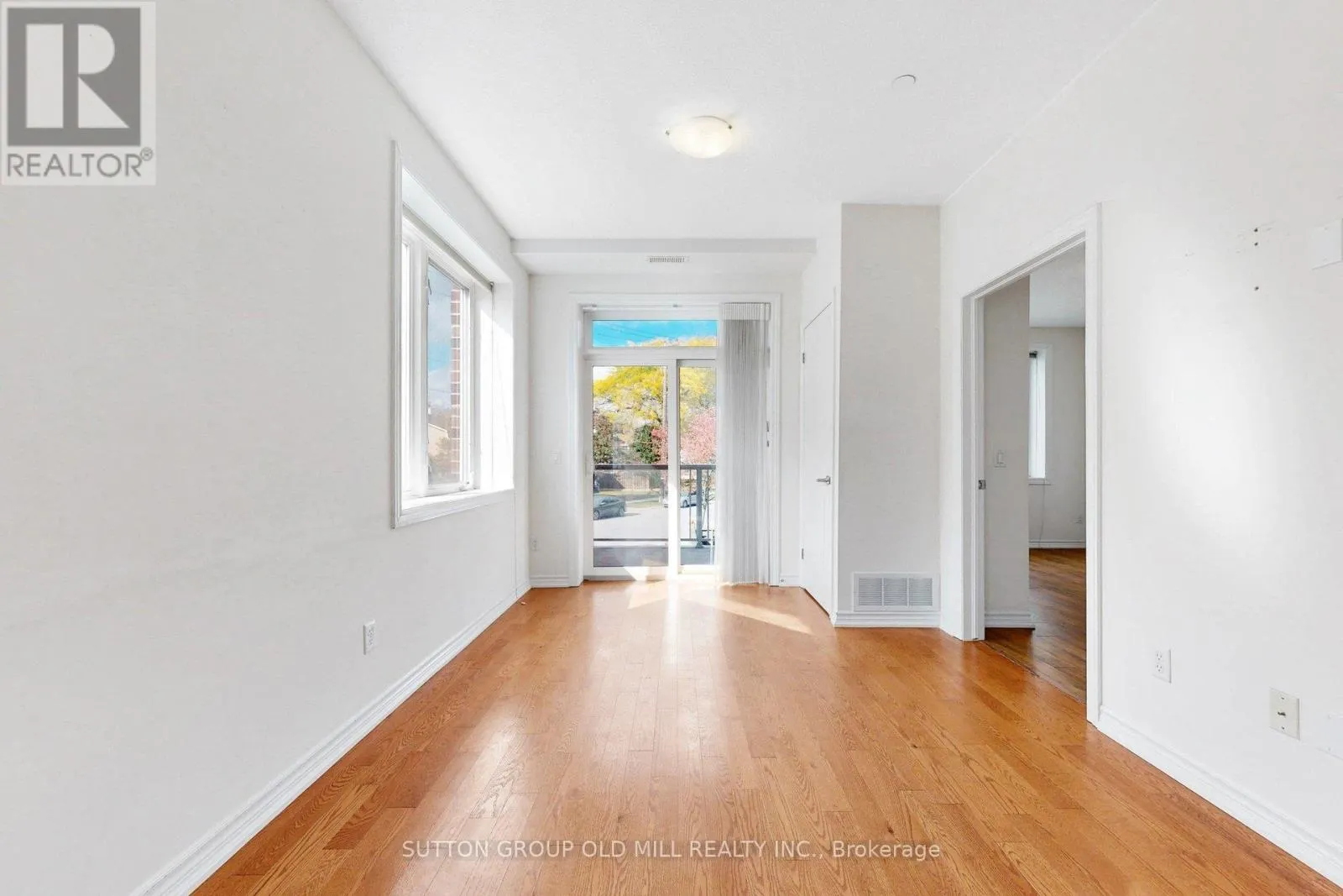 102 - 95 WILSON ST STREET W