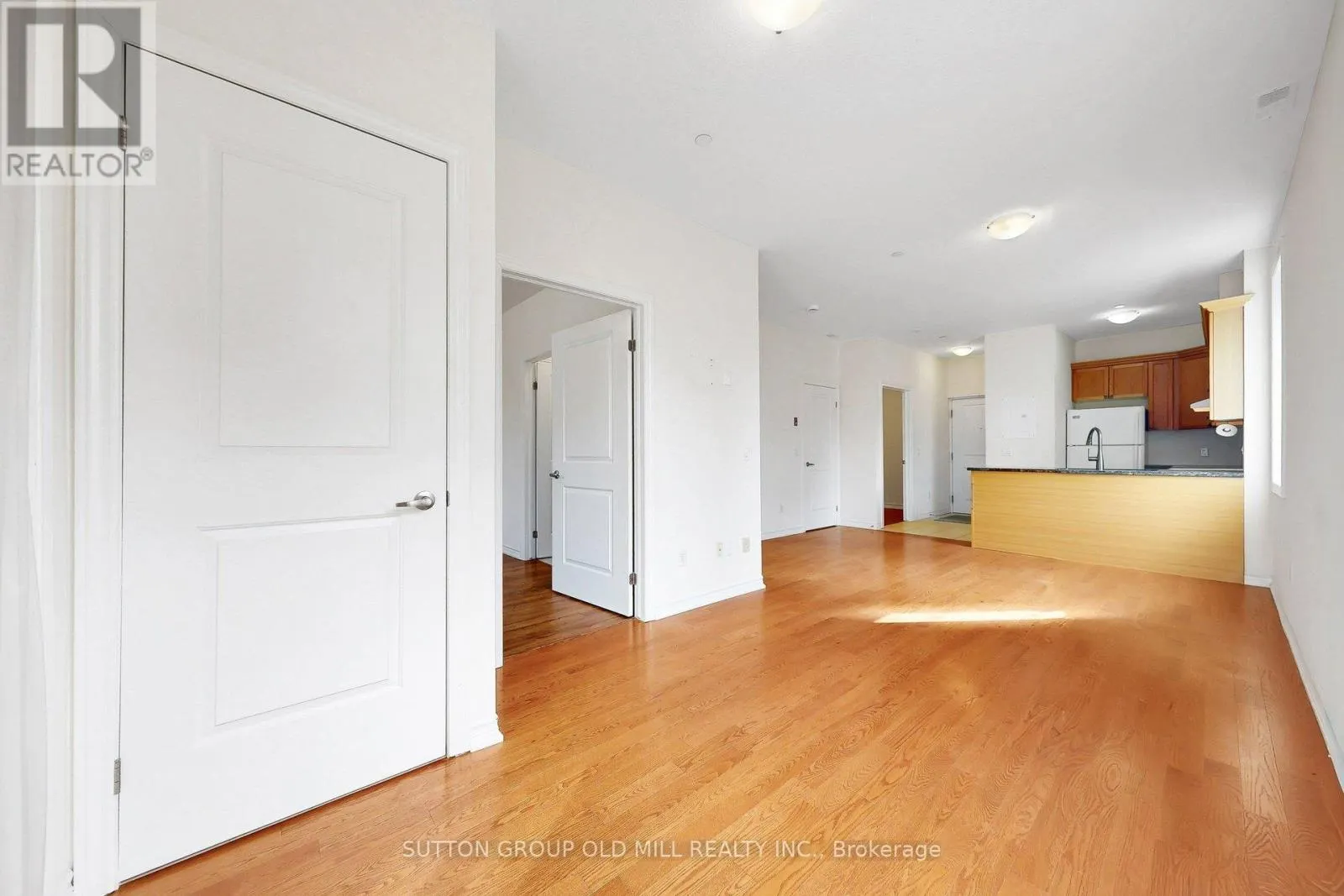 102 - 95 WILSON ST STREET W