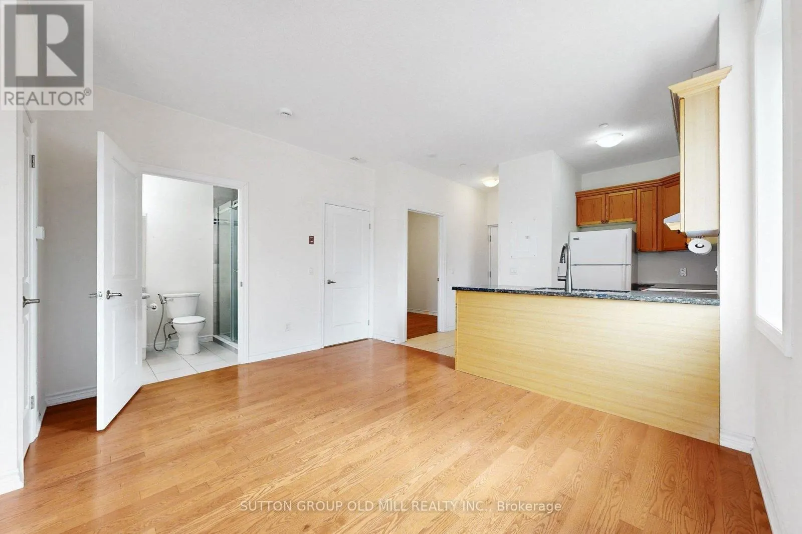 102 - 95 WILSON ST STREET W