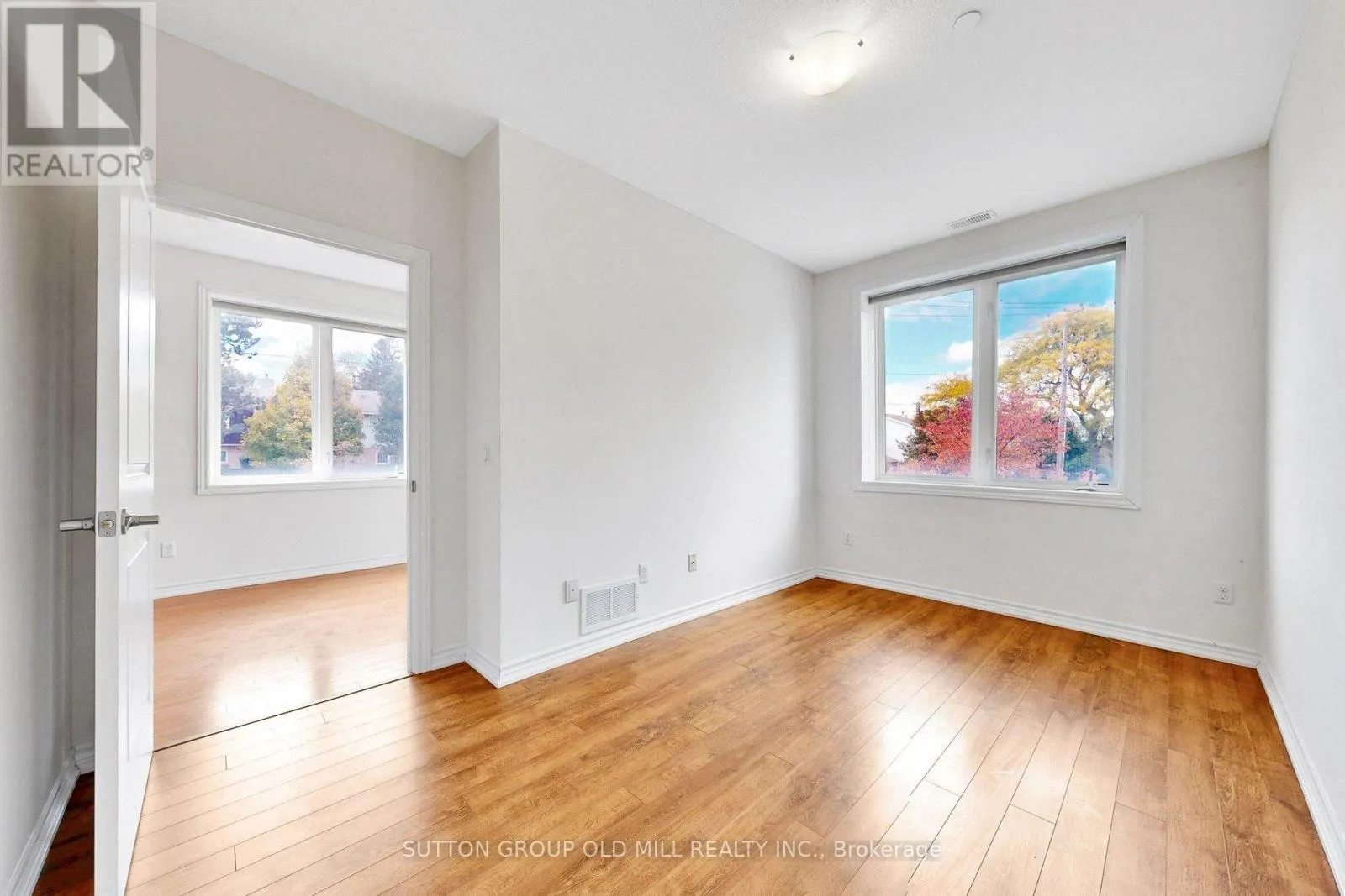 102 - 95 WILSON ST STREET W