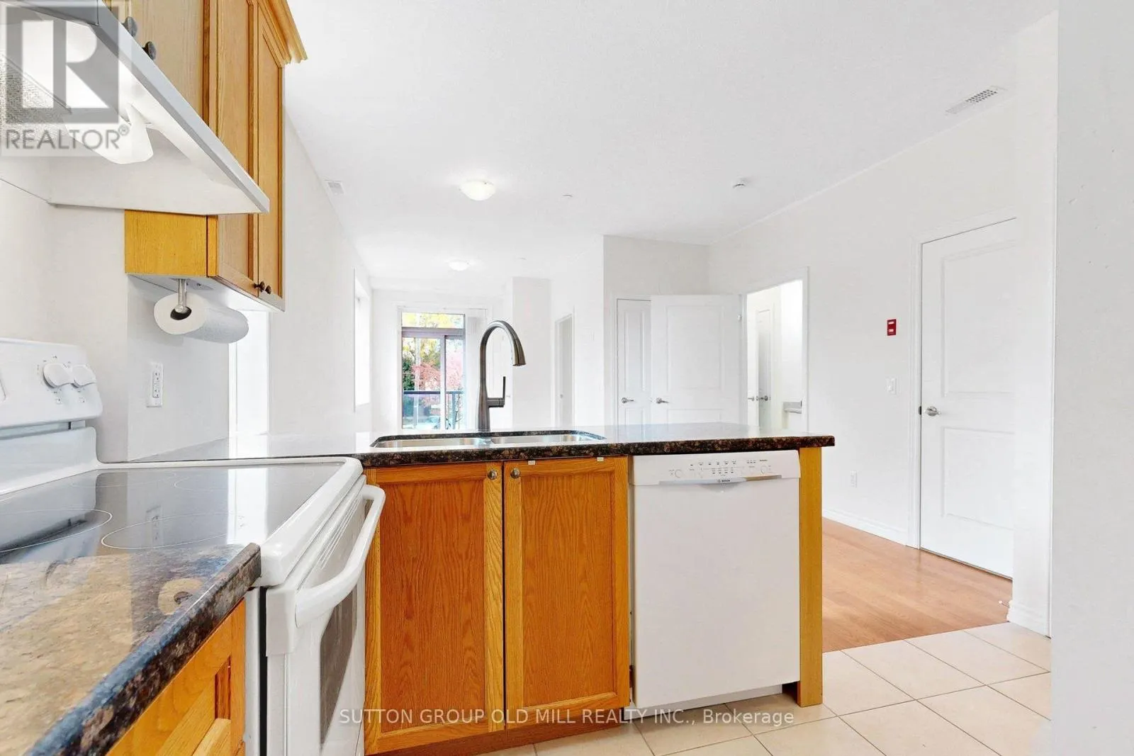 102 - 95 WILSON ST STREET W