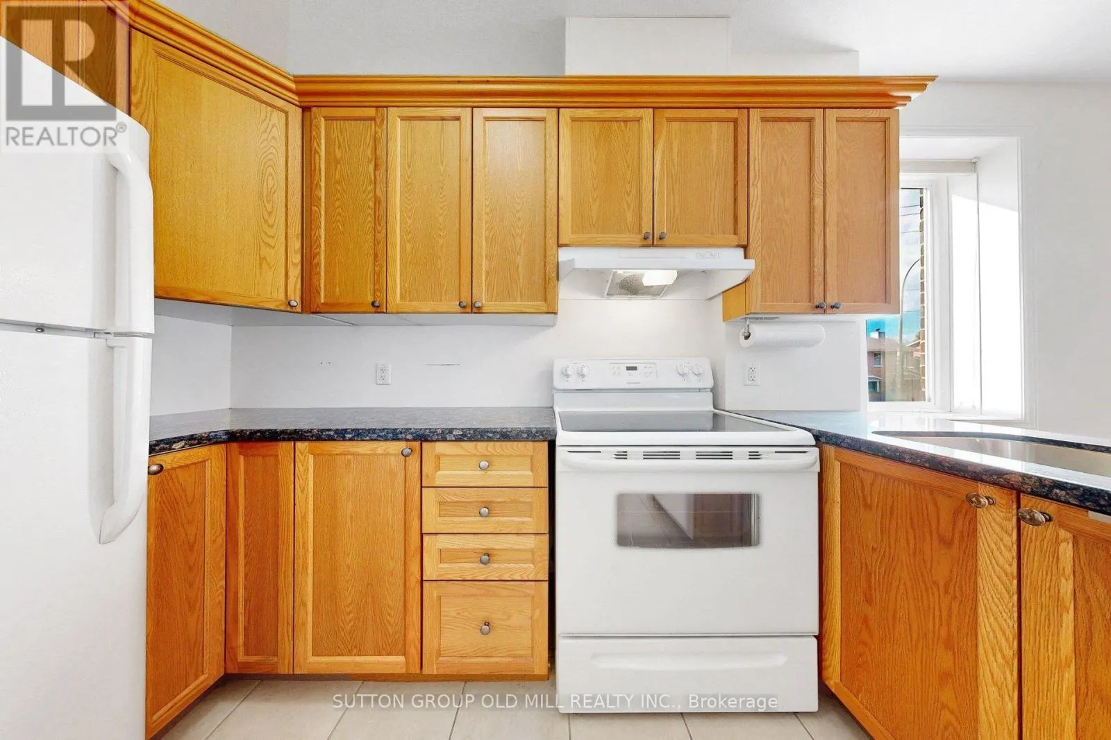 102 - 95 WILSON ST STREET W
