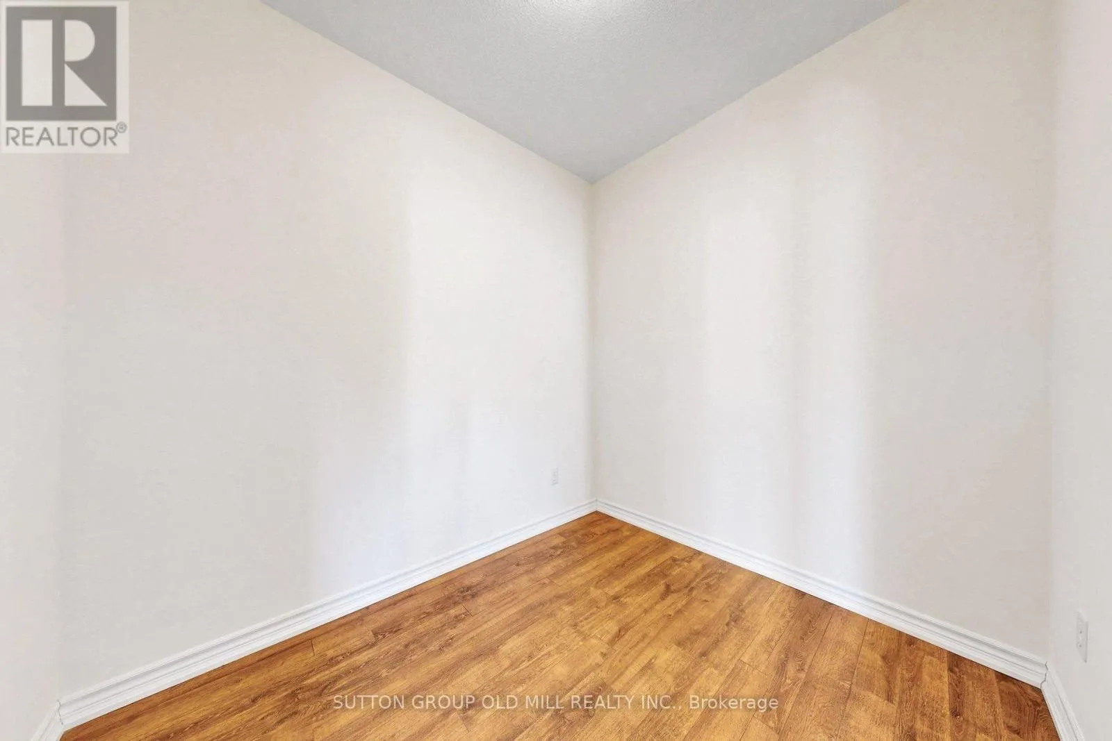 102 - 95 WILSON ST STREET W