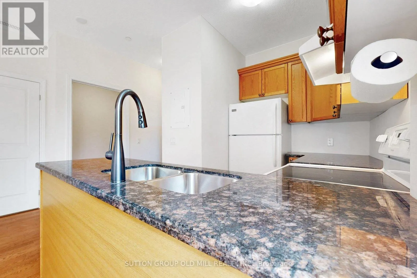 102 - 95 WILSON ST STREET W