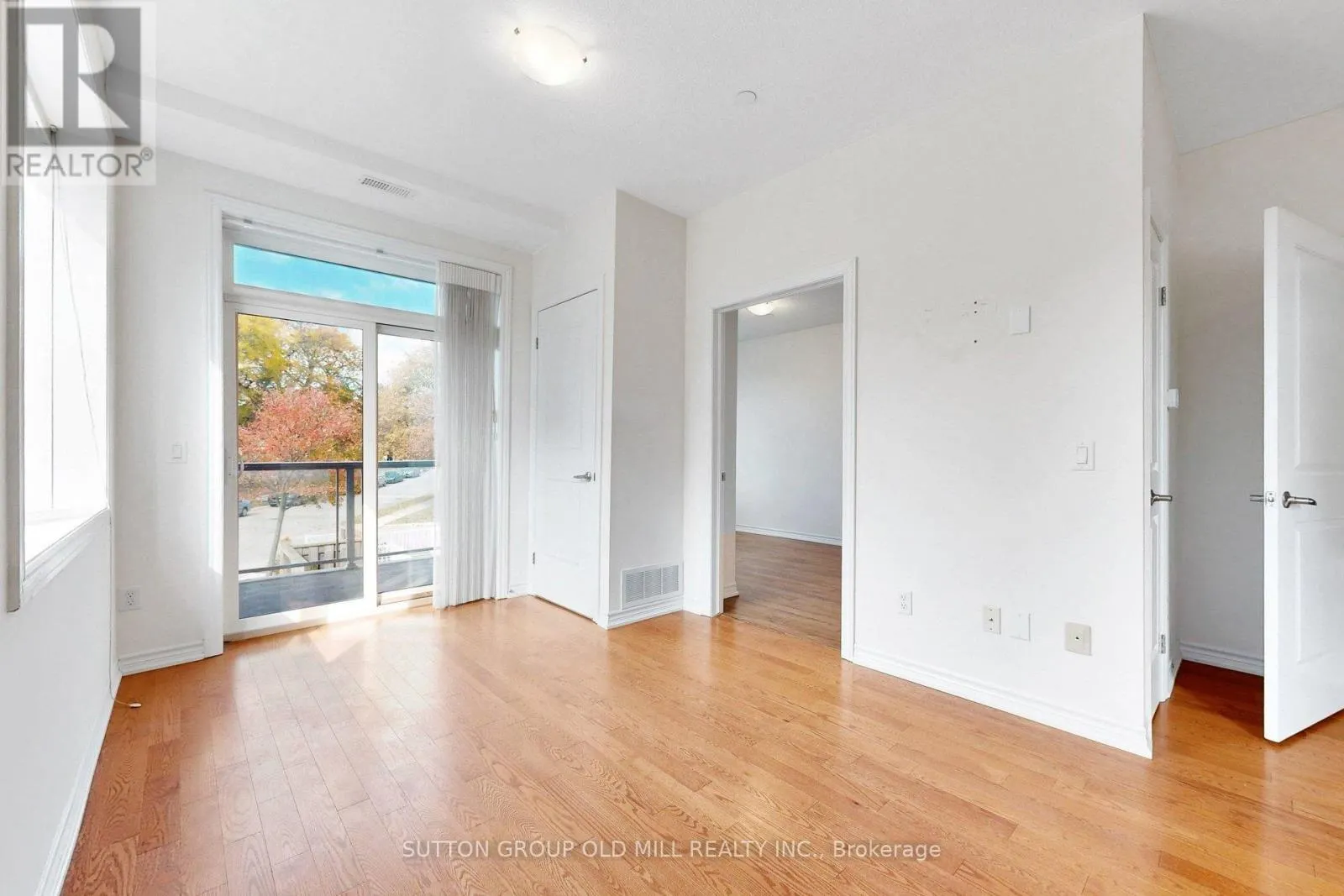 102 - 95 WILSON ST STREET W