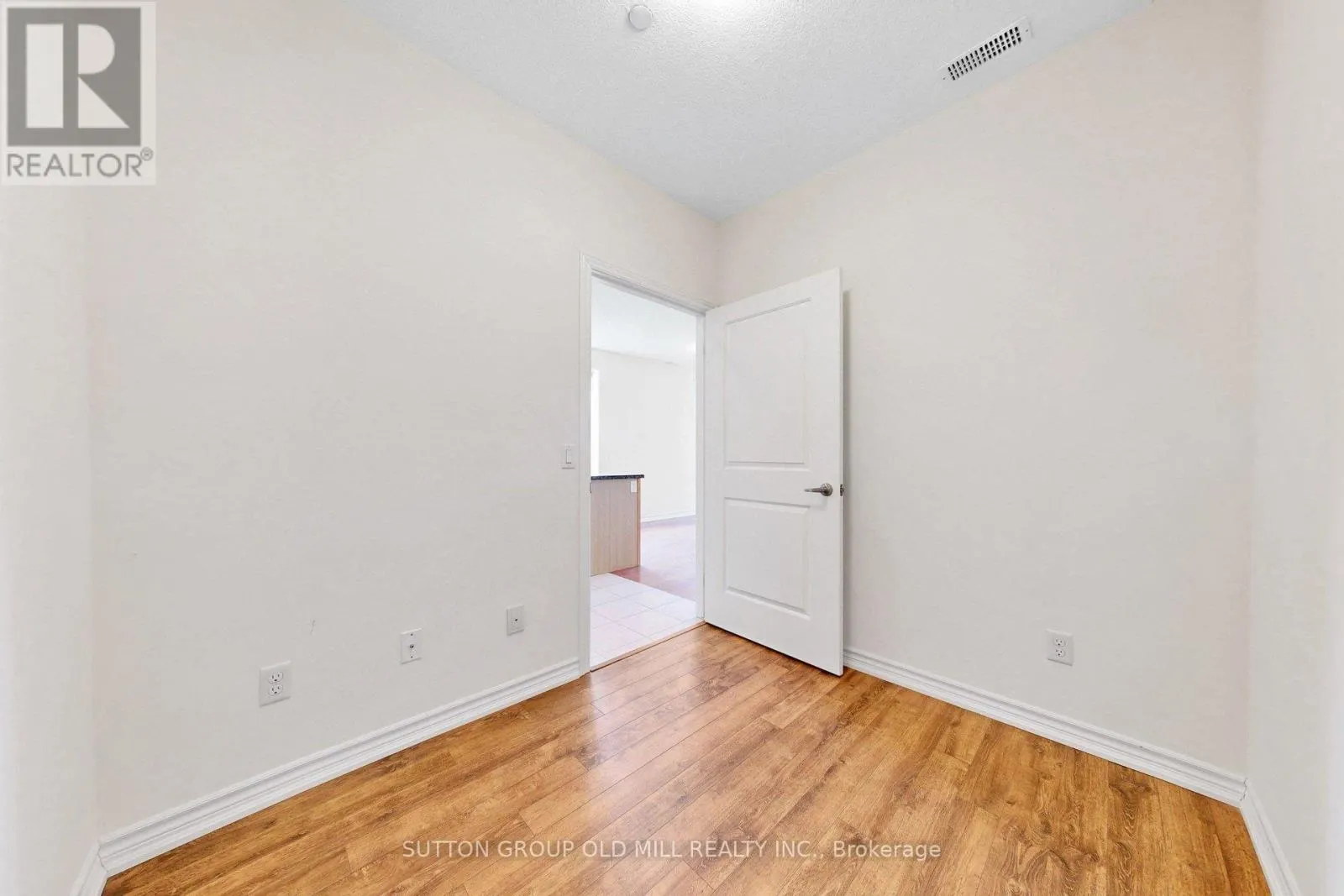 102 - 95 WILSON ST STREET W