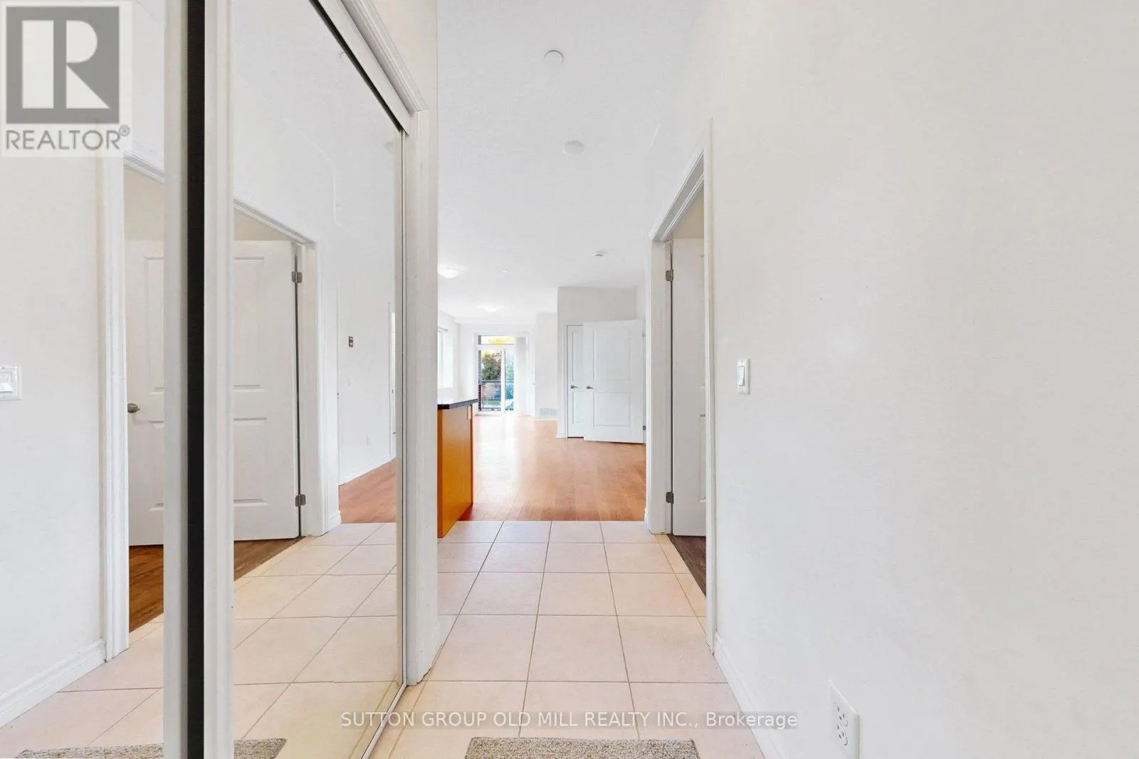 102 - 95 WILSON ST STREET W