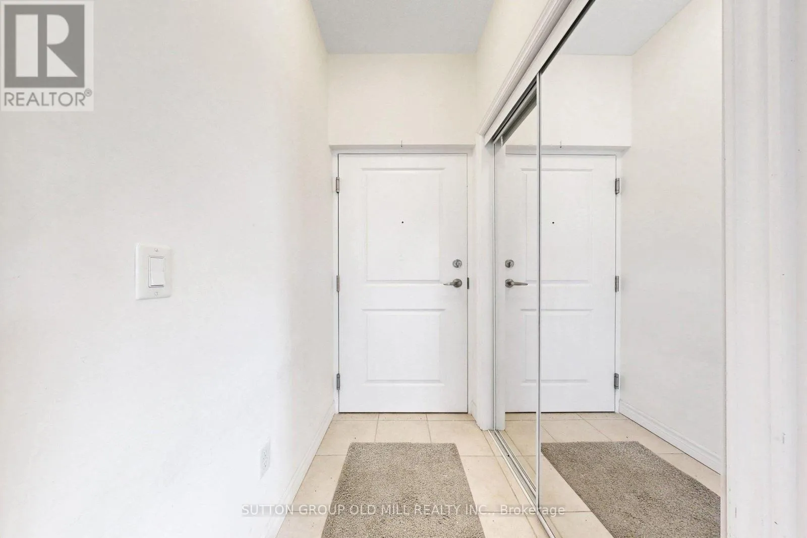 102 - 95 WILSON ST STREET W