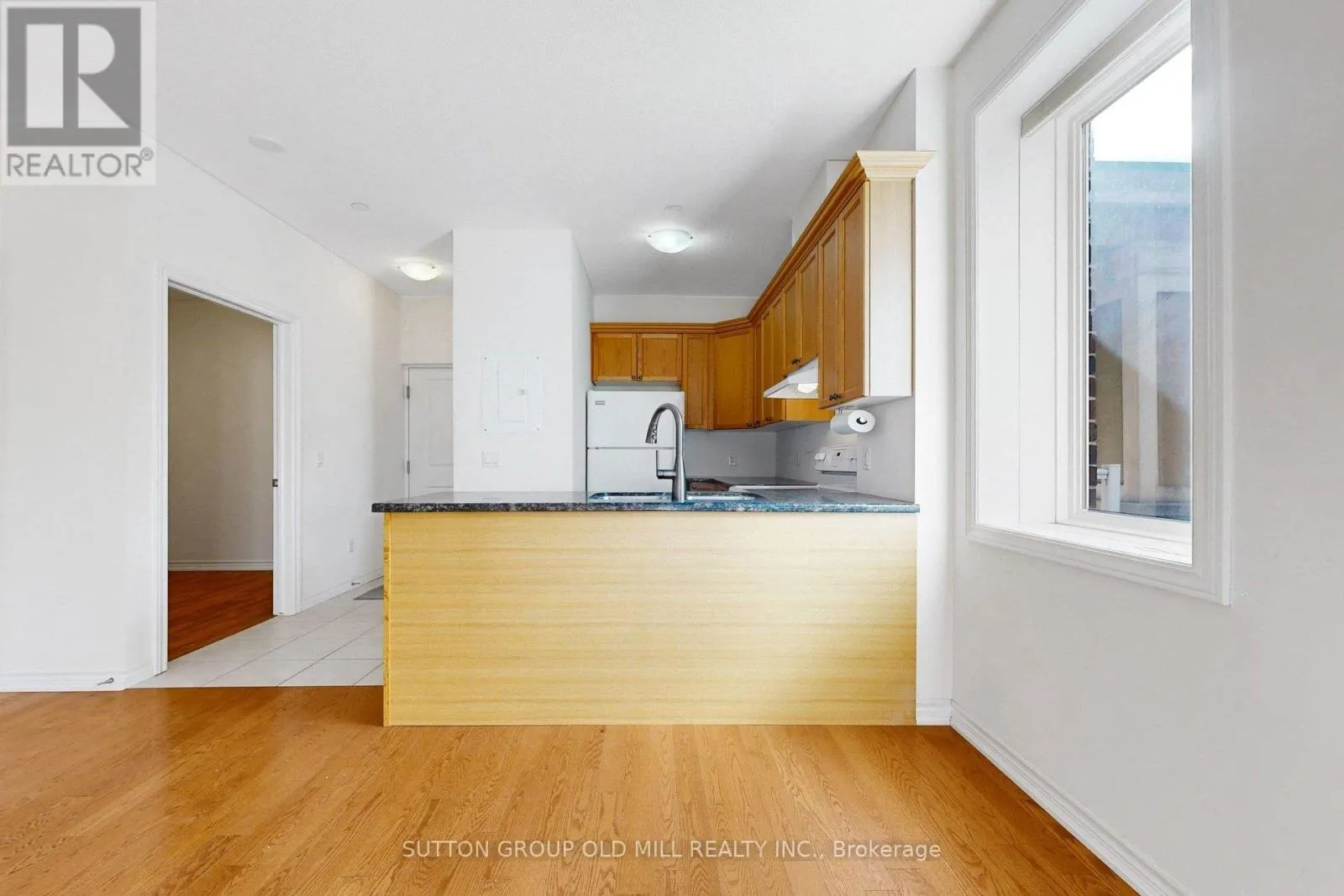 102 - 95 WILSON ST STREET W