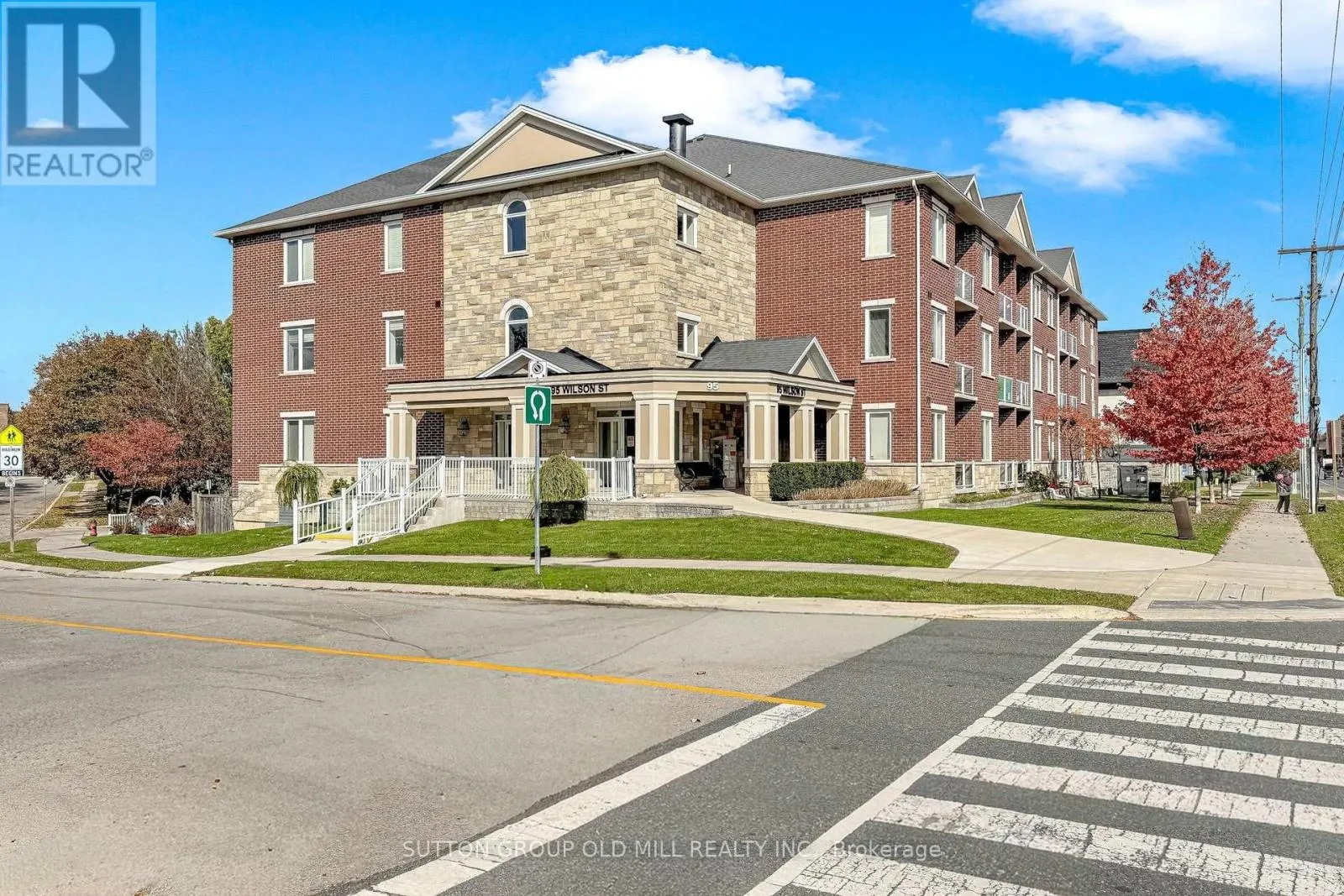 102 - 95 WILSON ST STREET W