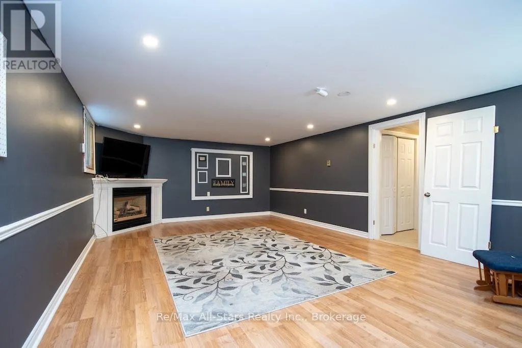 4 DANIEL COURT