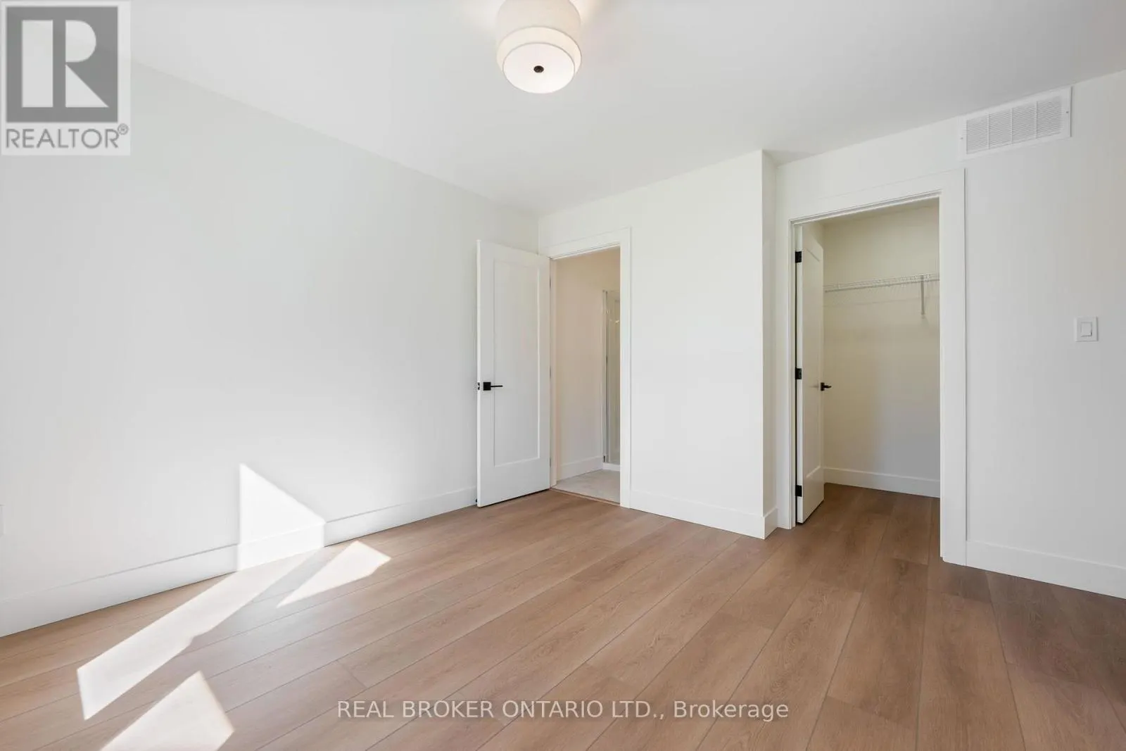 3 - 153 DAVIS STREET