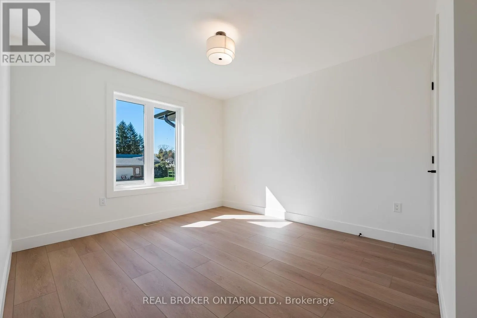 3 - 153 DAVIS STREET