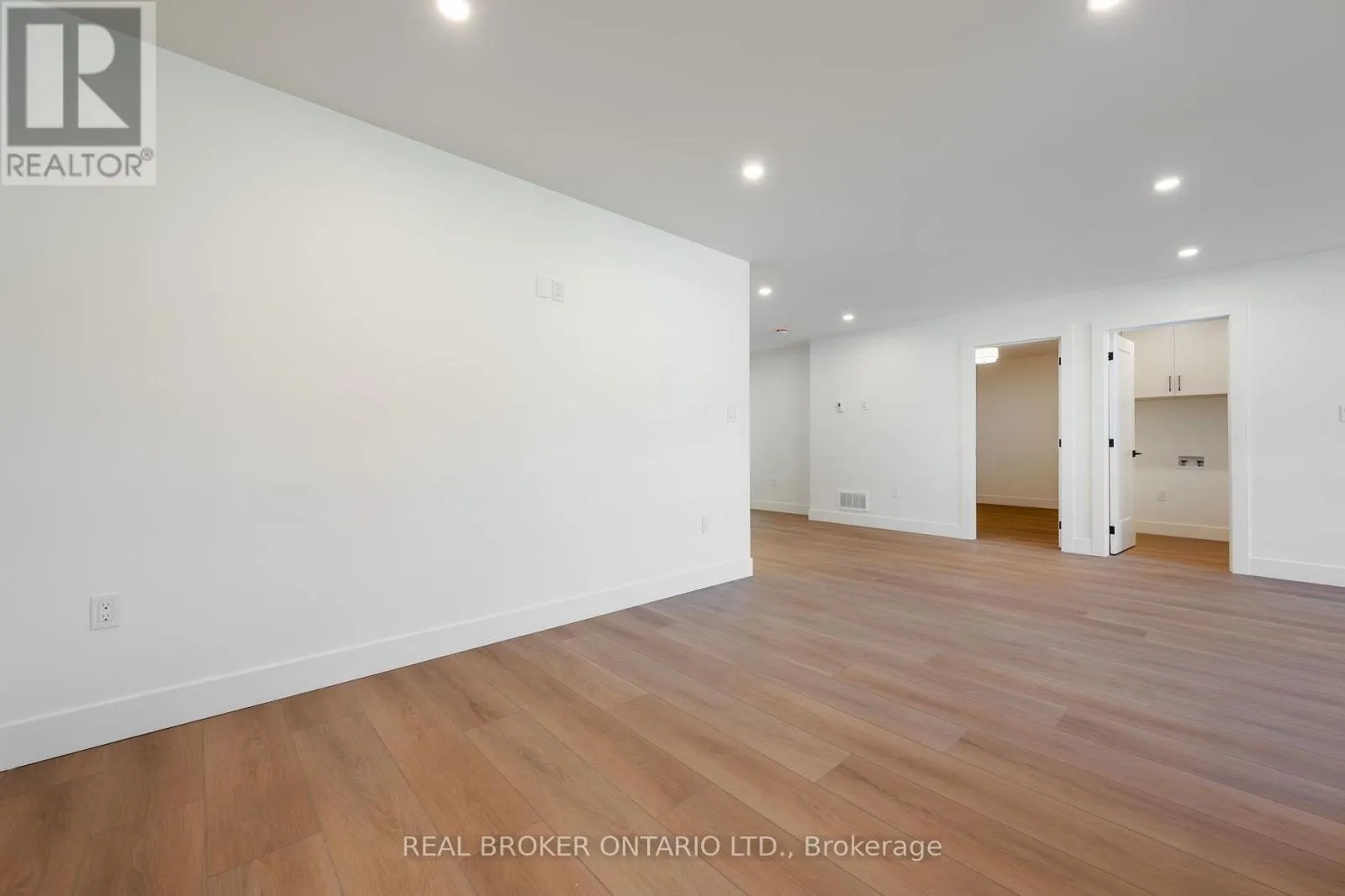 3 - 153 DAVIS STREET