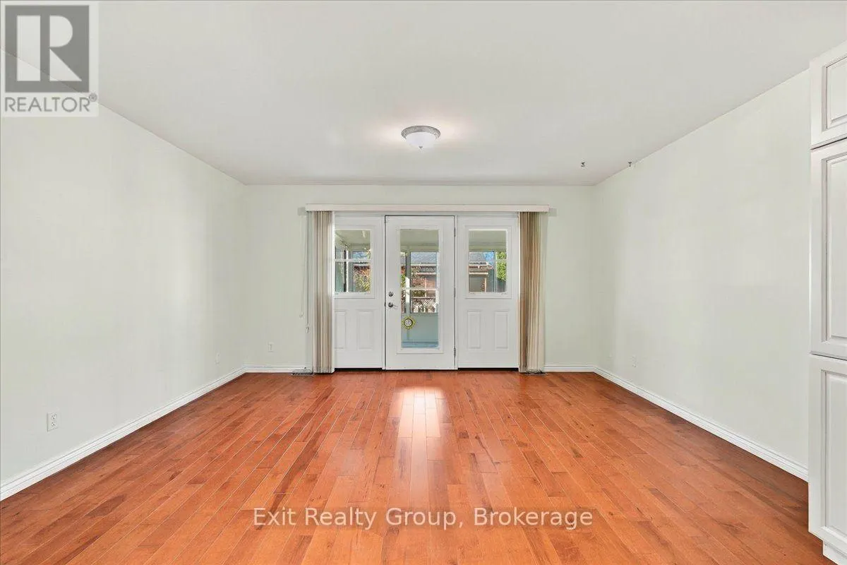 6 HEMLOCK CRESCENT