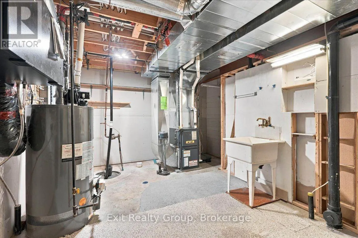6 HEMLOCK CRESCENT