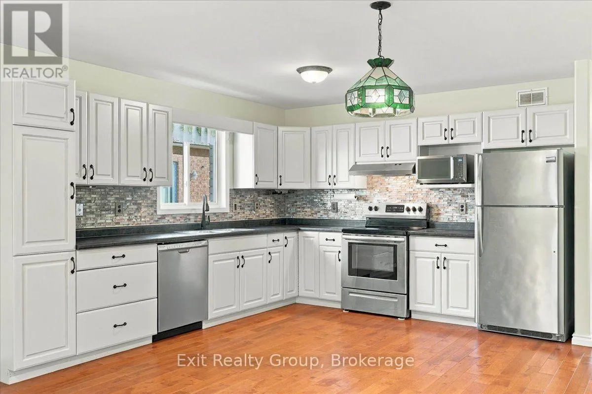 6 HEMLOCK CRESCENT