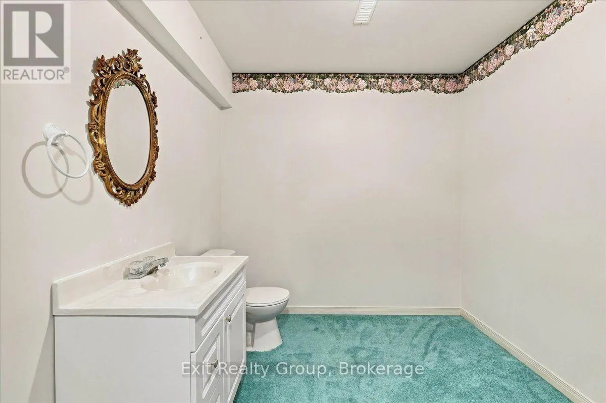 6 HEMLOCK CRESCENT