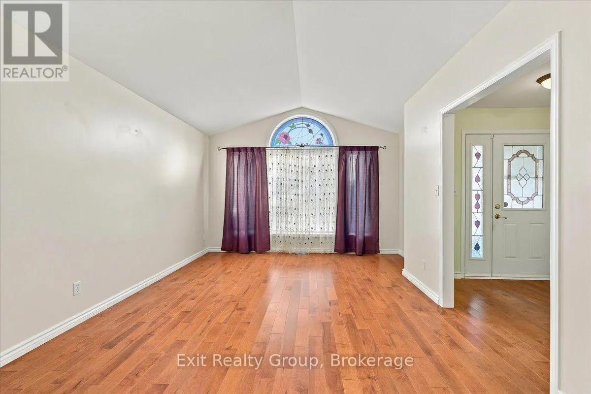 6 HEMLOCK CRESCENT