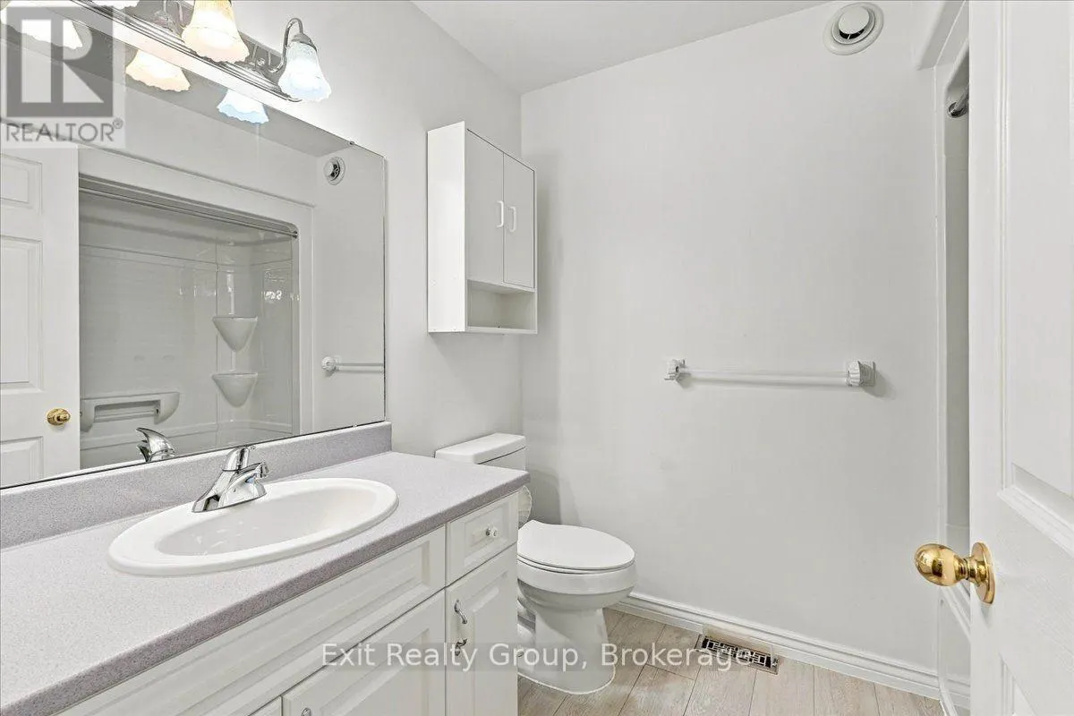 6 HEMLOCK CRESCENT