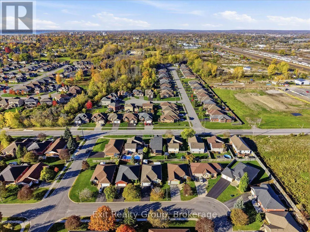 6 HEMLOCK CRESCENT