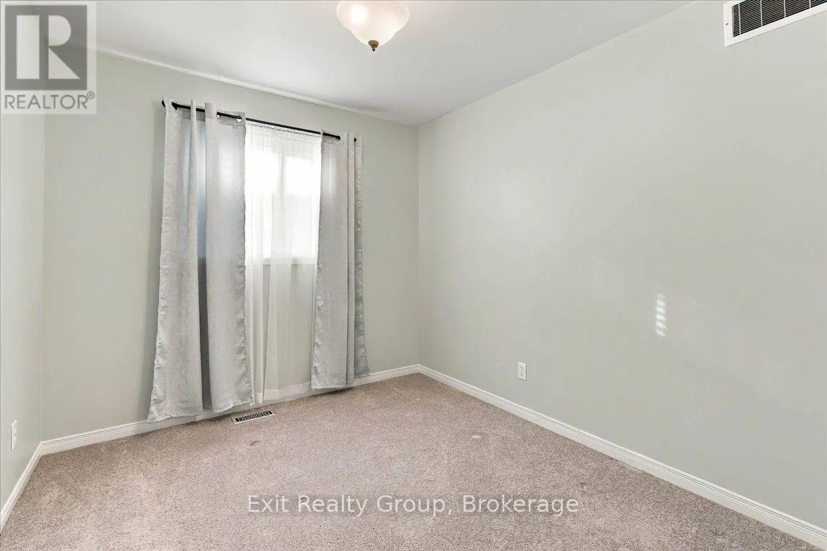 6 HEMLOCK CRESCENT