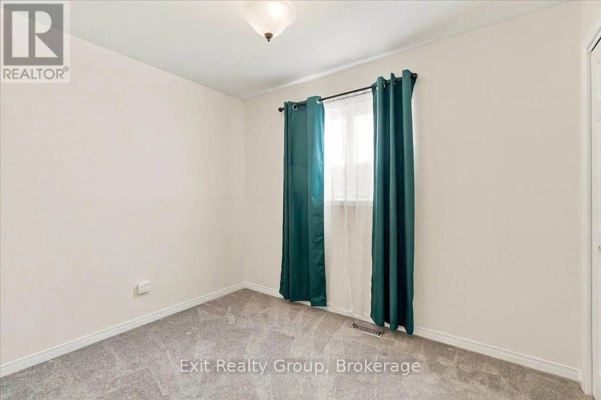 6 HEMLOCK CRESCENT