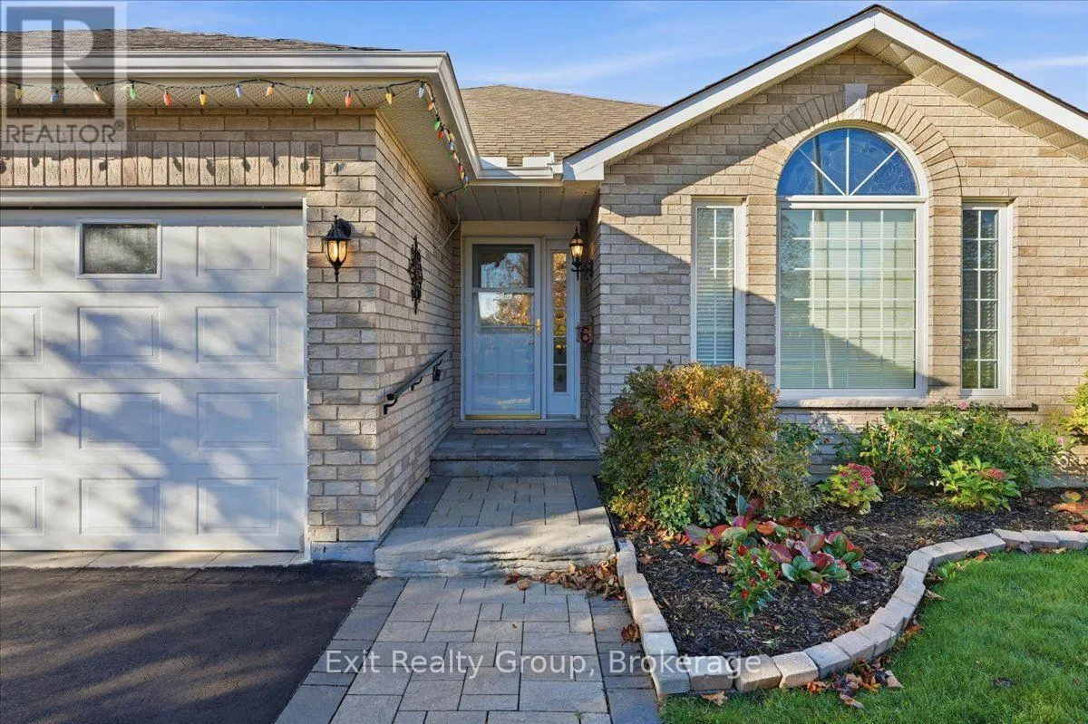 6 HEMLOCK CRESCENT