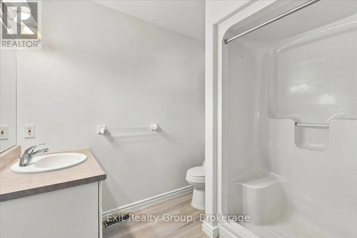 6 HEMLOCK CRESCENT