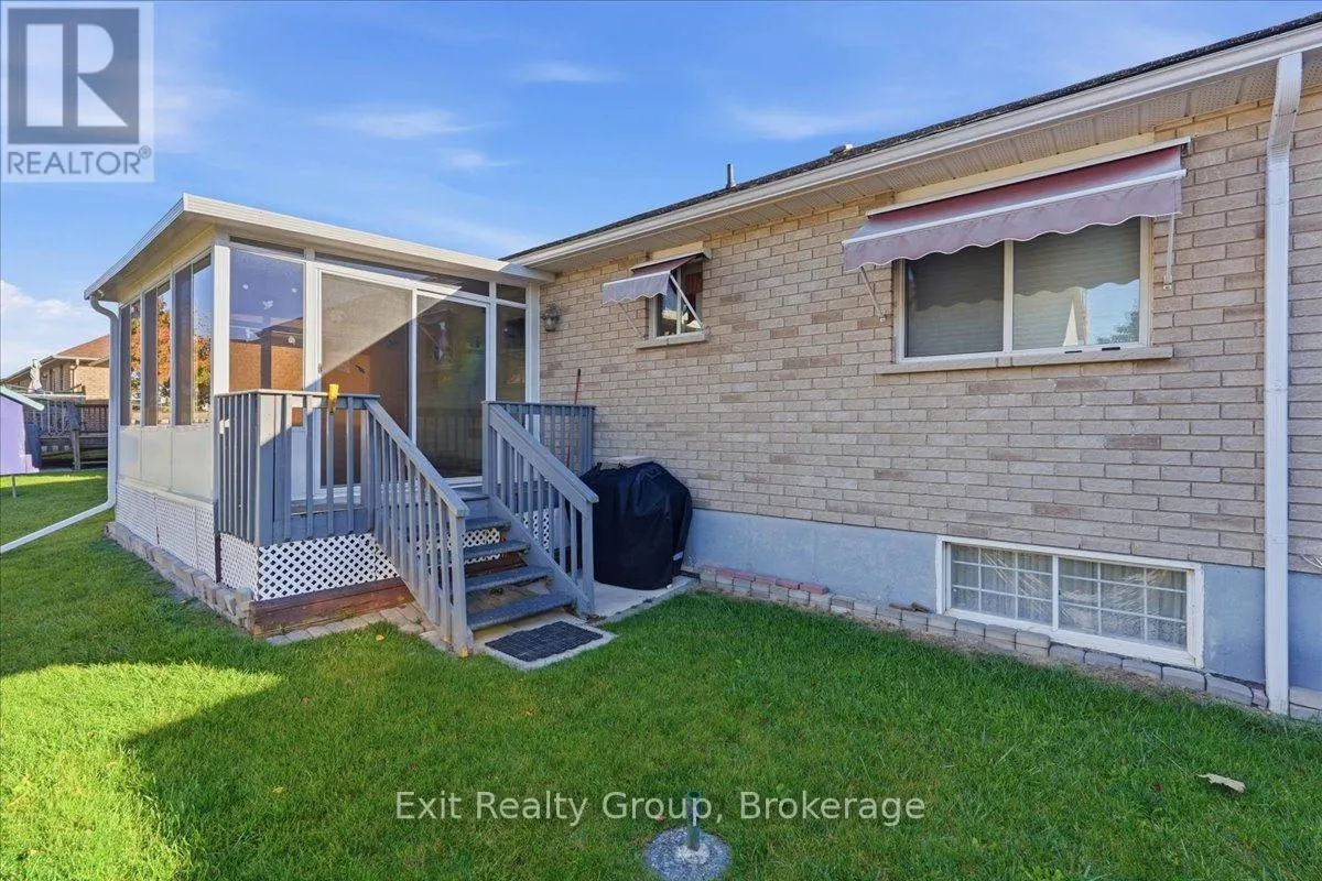 6 HEMLOCK CRESCENT
