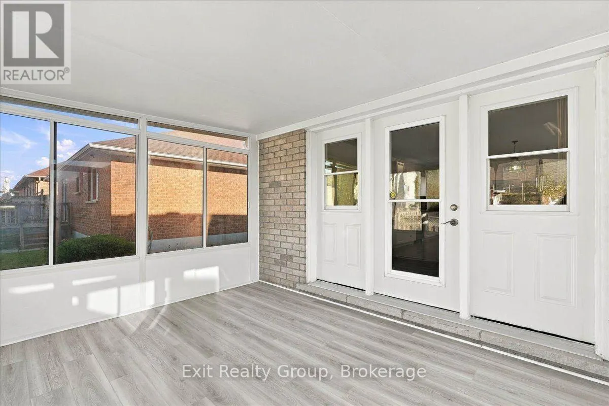 6 HEMLOCK CRESCENT