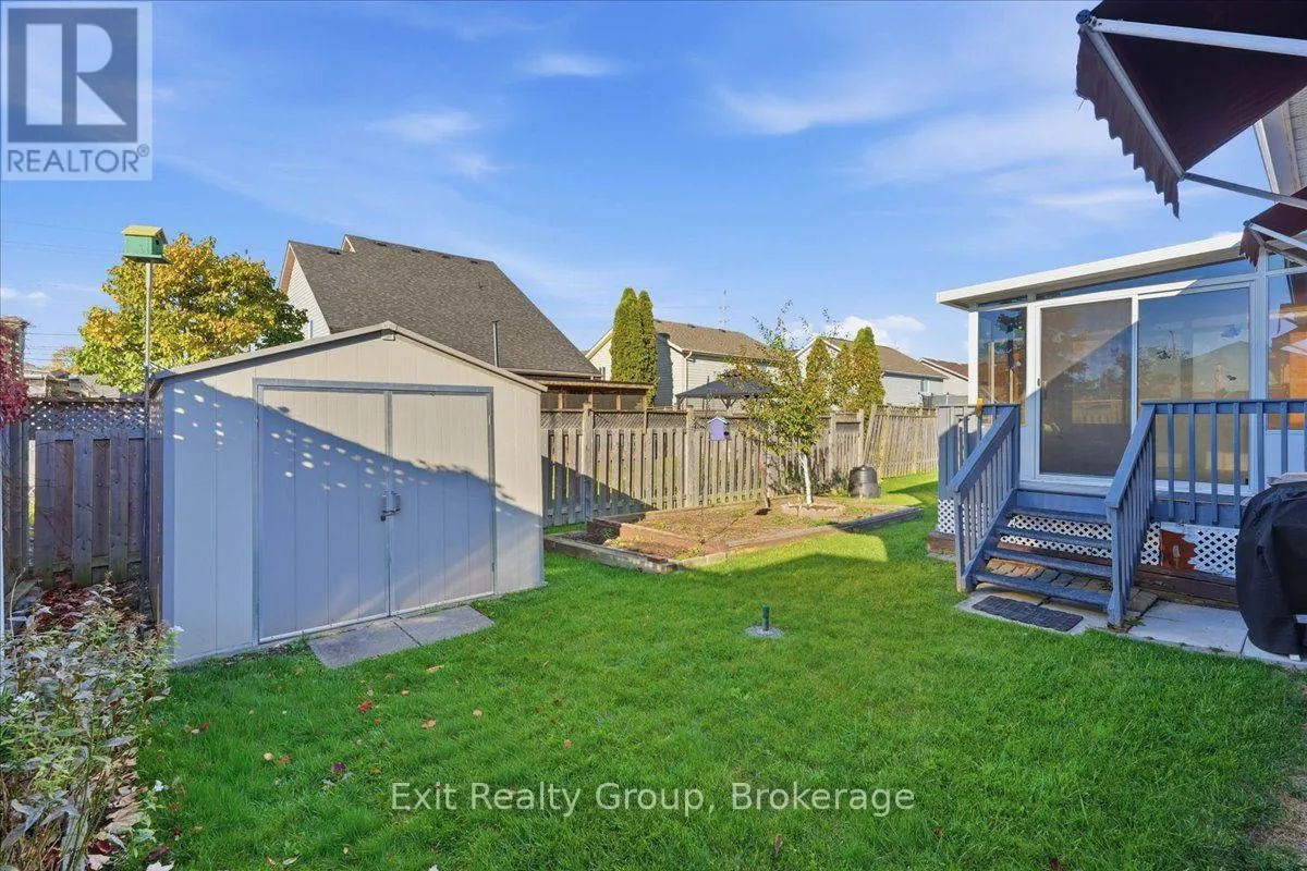 6 HEMLOCK CRESCENT