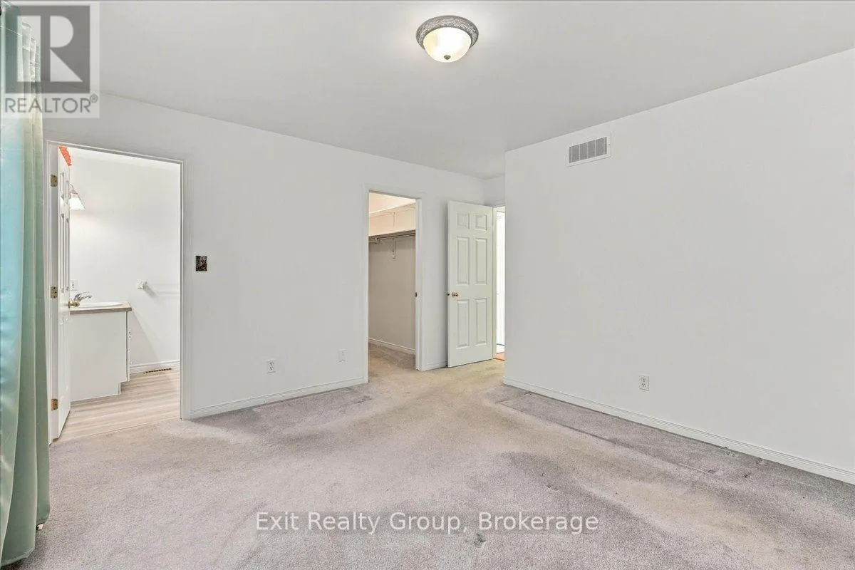 6 HEMLOCK CRESCENT