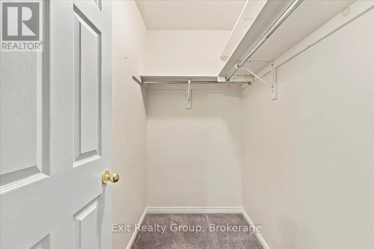 6 HEMLOCK CRESCENT
