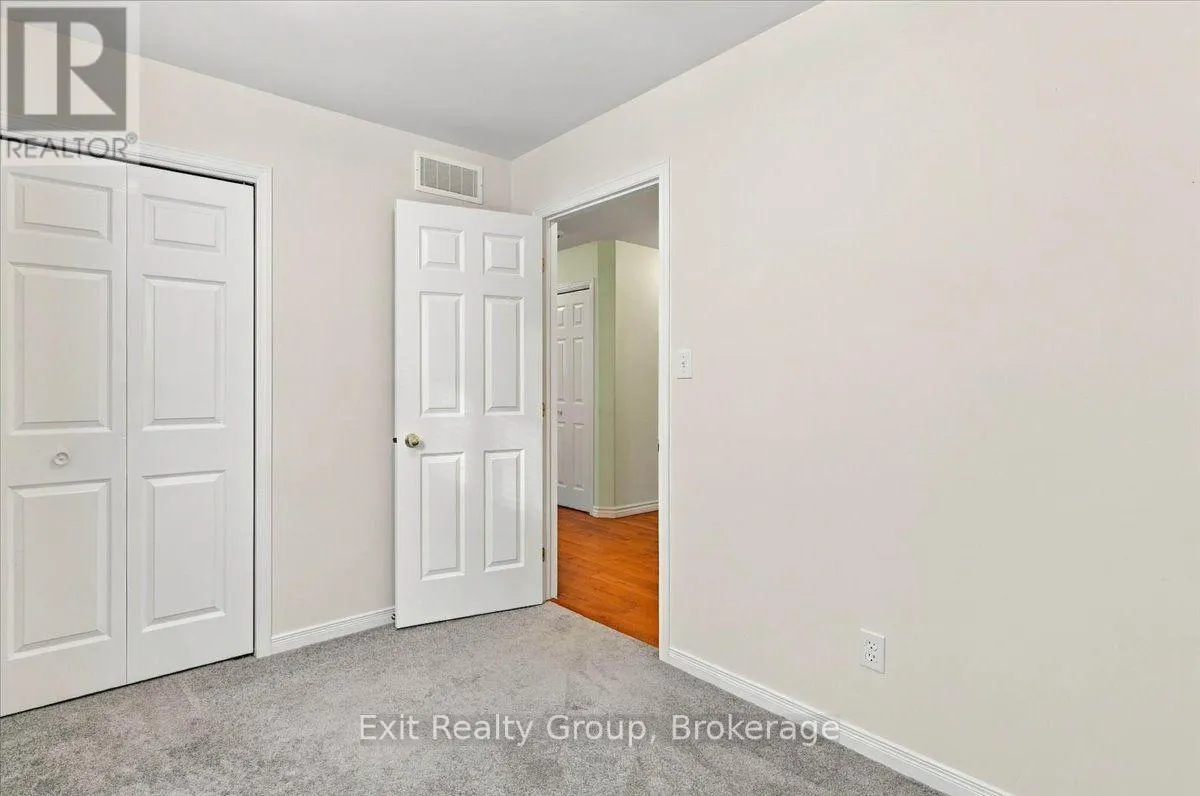 6 HEMLOCK CRESCENT