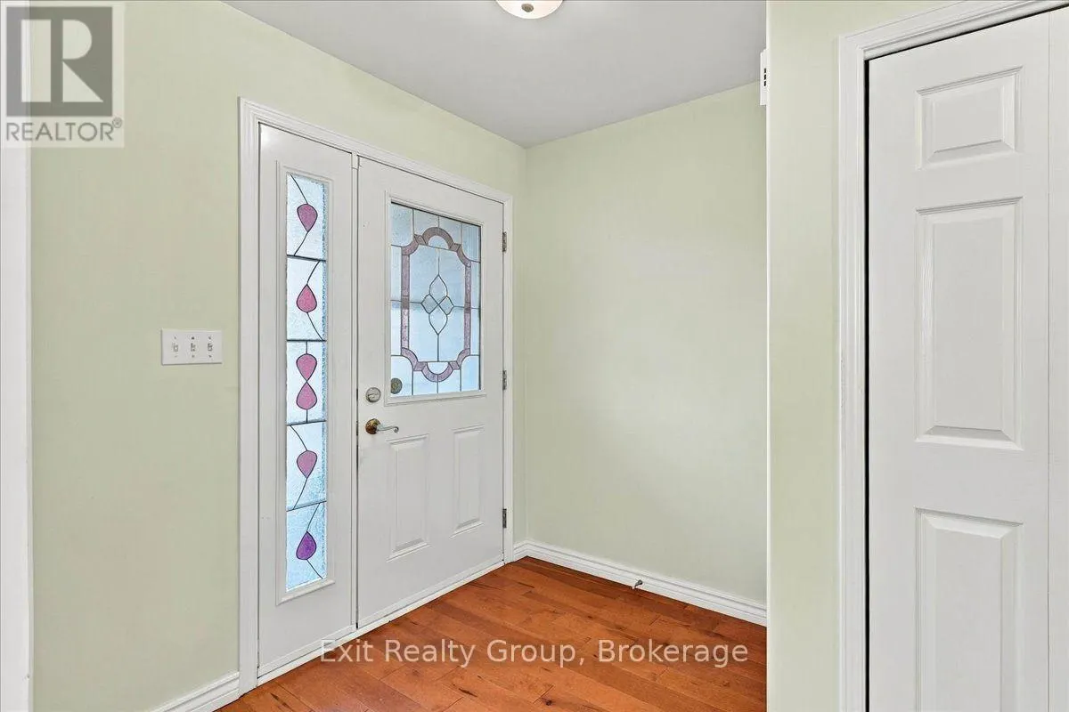 6 HEMLOCK CRESCENT