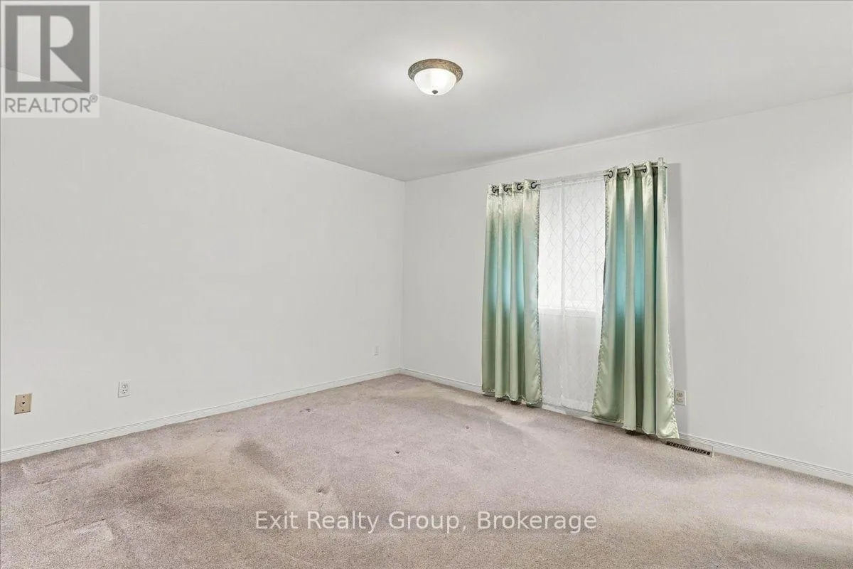6 HEMLOCK CRESCENT