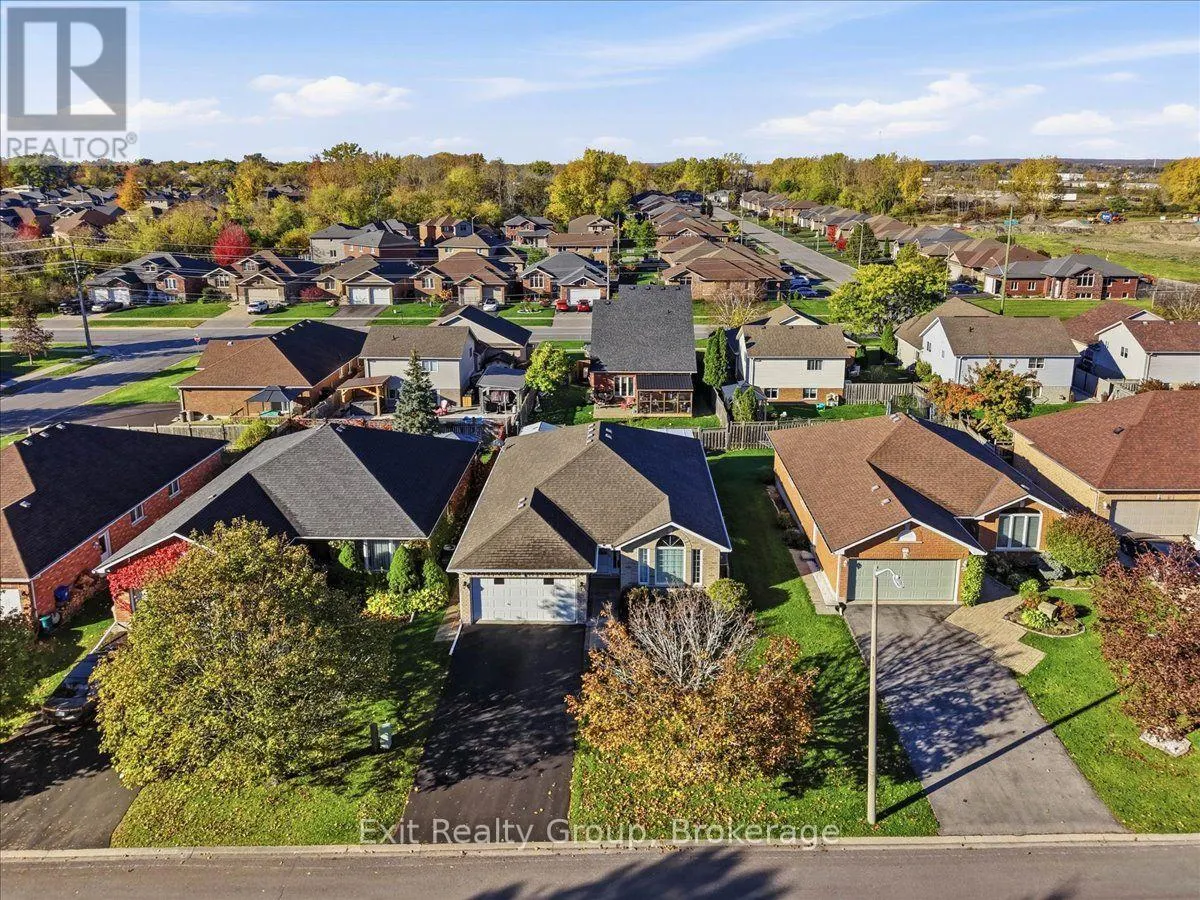 6 HEMLOCK CRESCENT