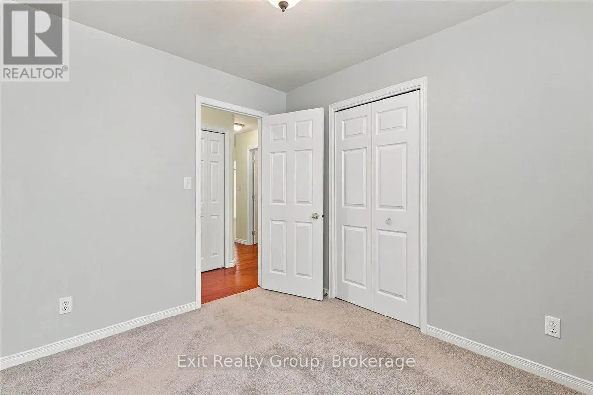 6 HEMLOCK CRESCENT