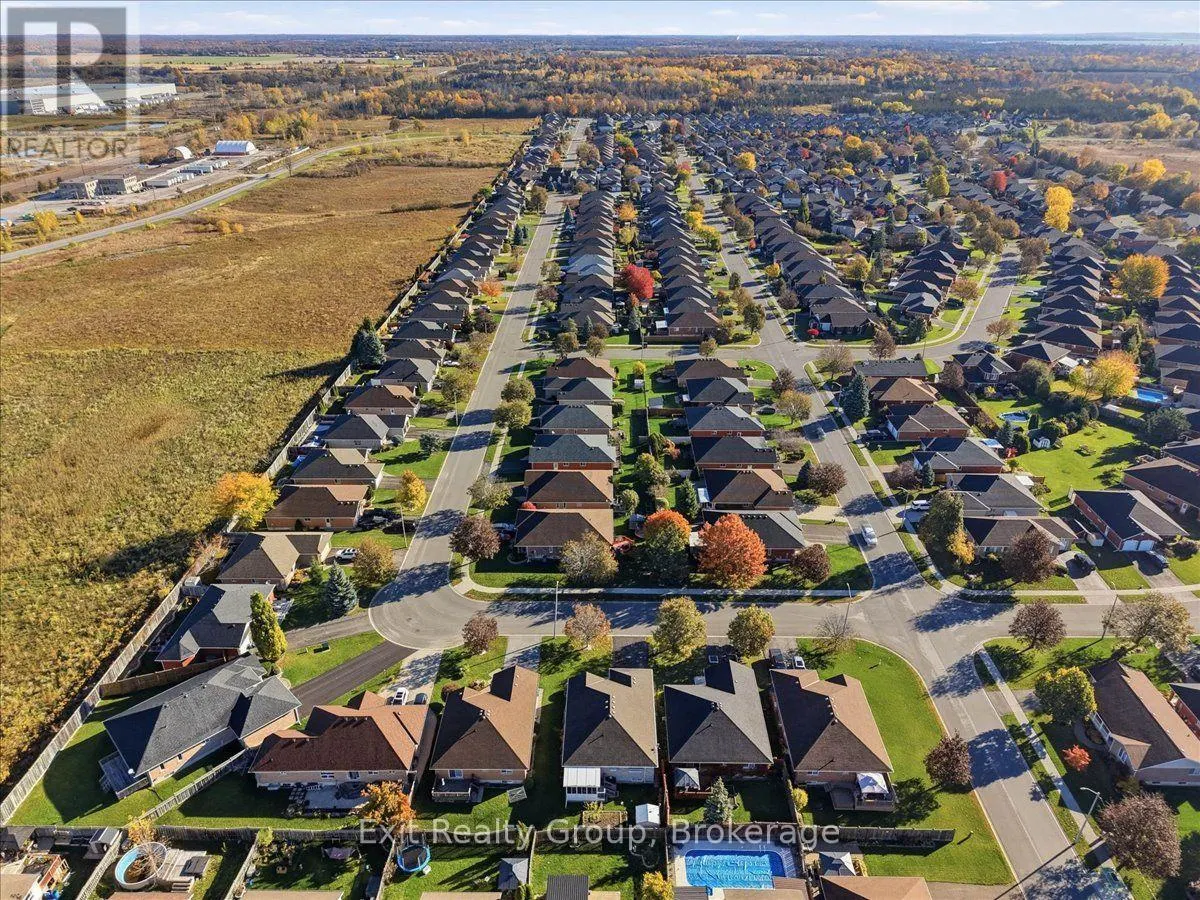 6 HEMLOCK CRESCENT