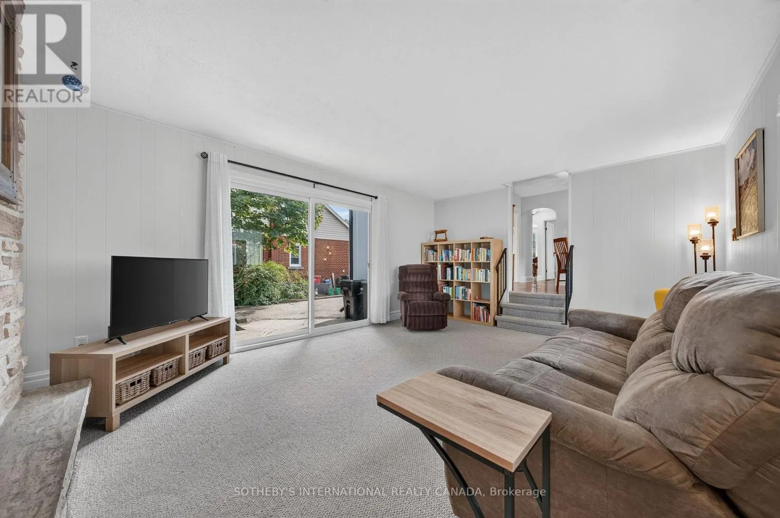 38 ROSLIN AVENUE S