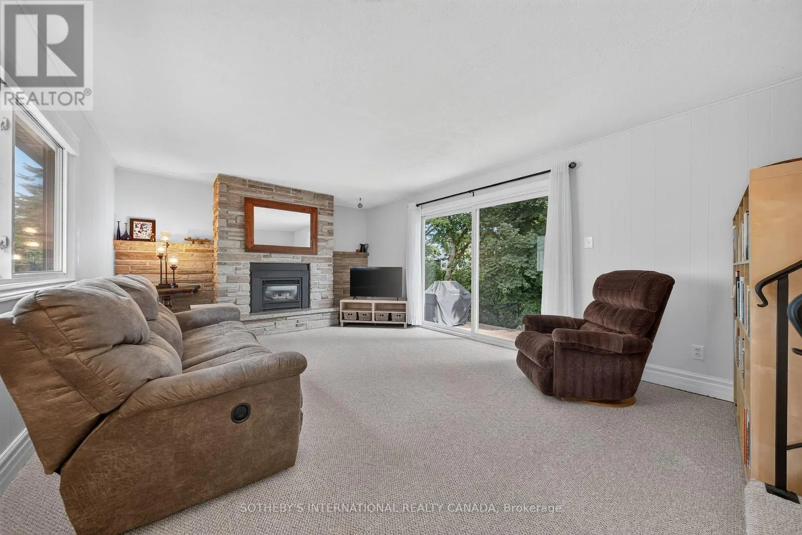 38 ROSLIN AVENUE S