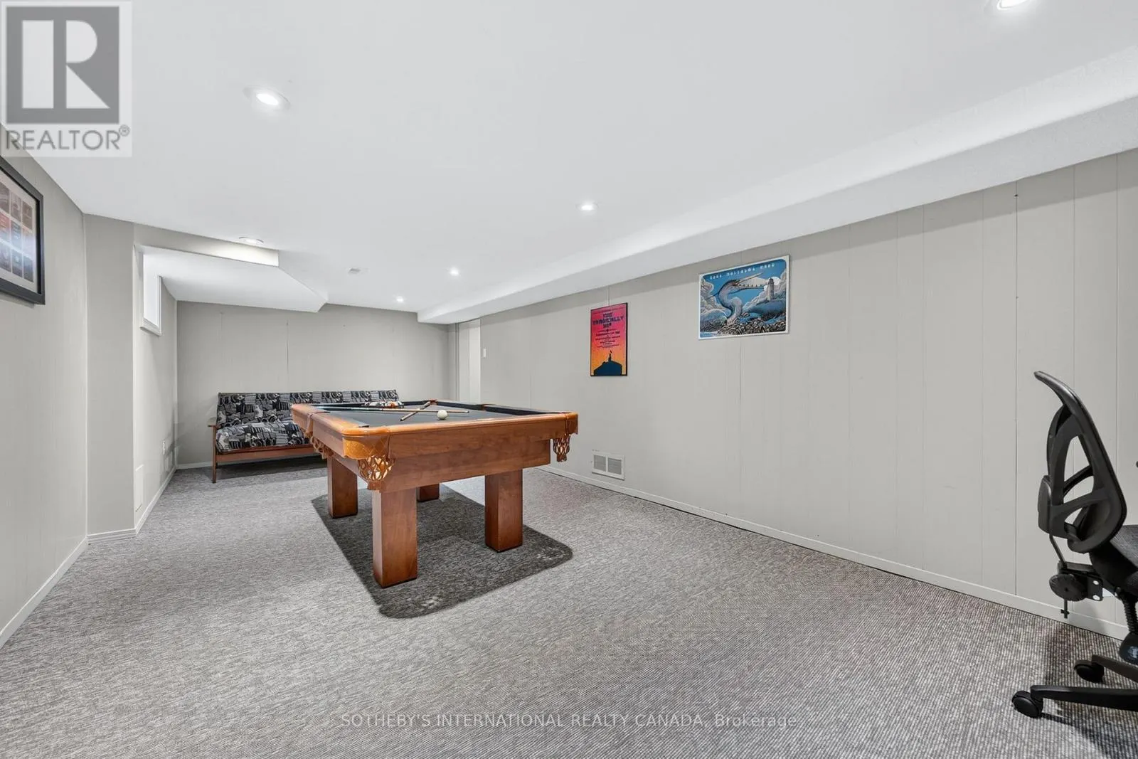 38 ROSLIN AVENUE S