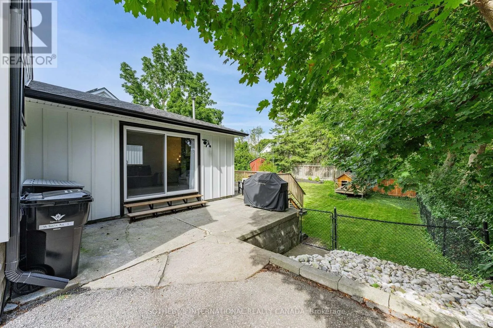 38 ROSLIN AVENUE S
