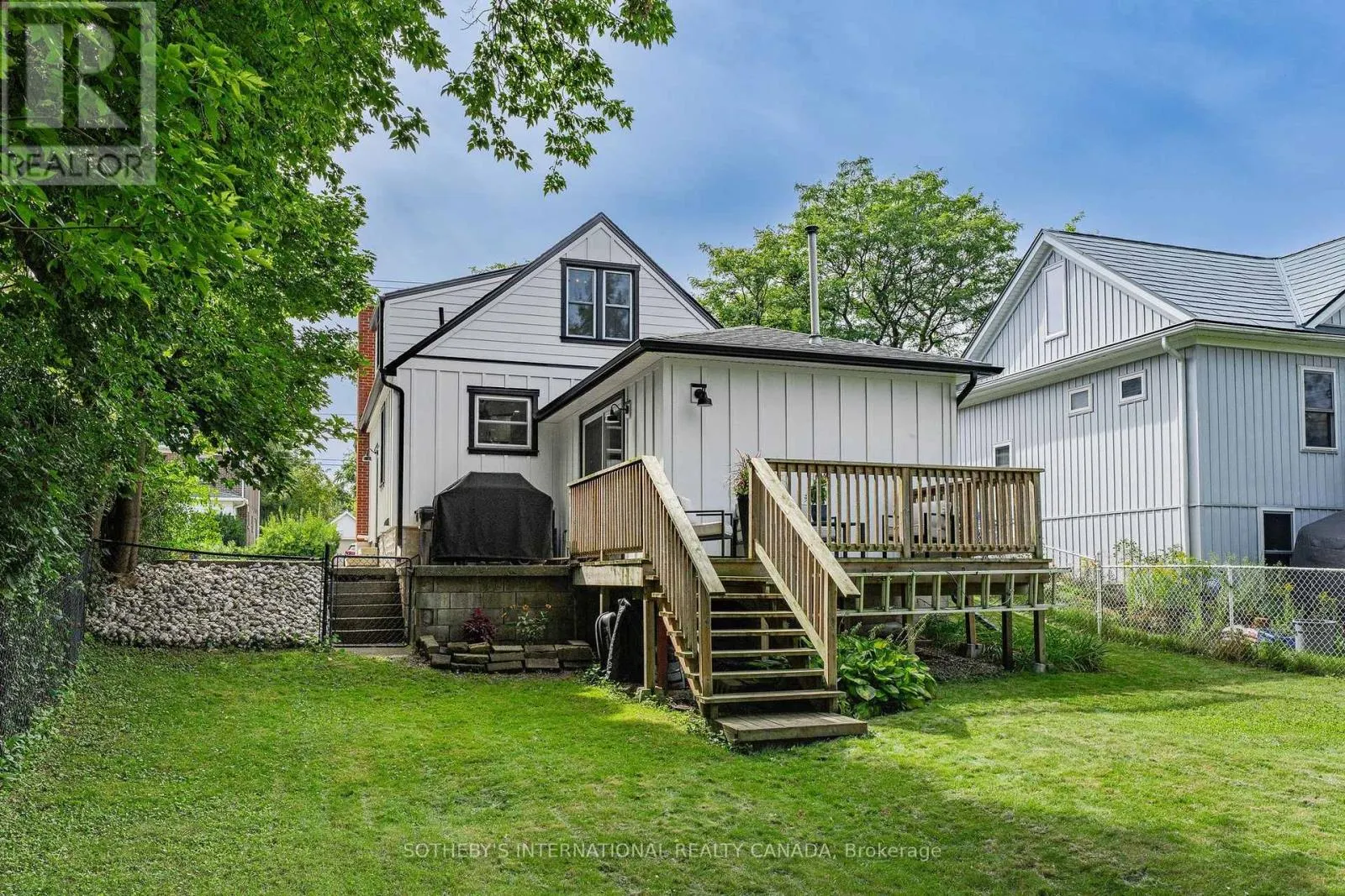 38 ROSLIN AVENUE S