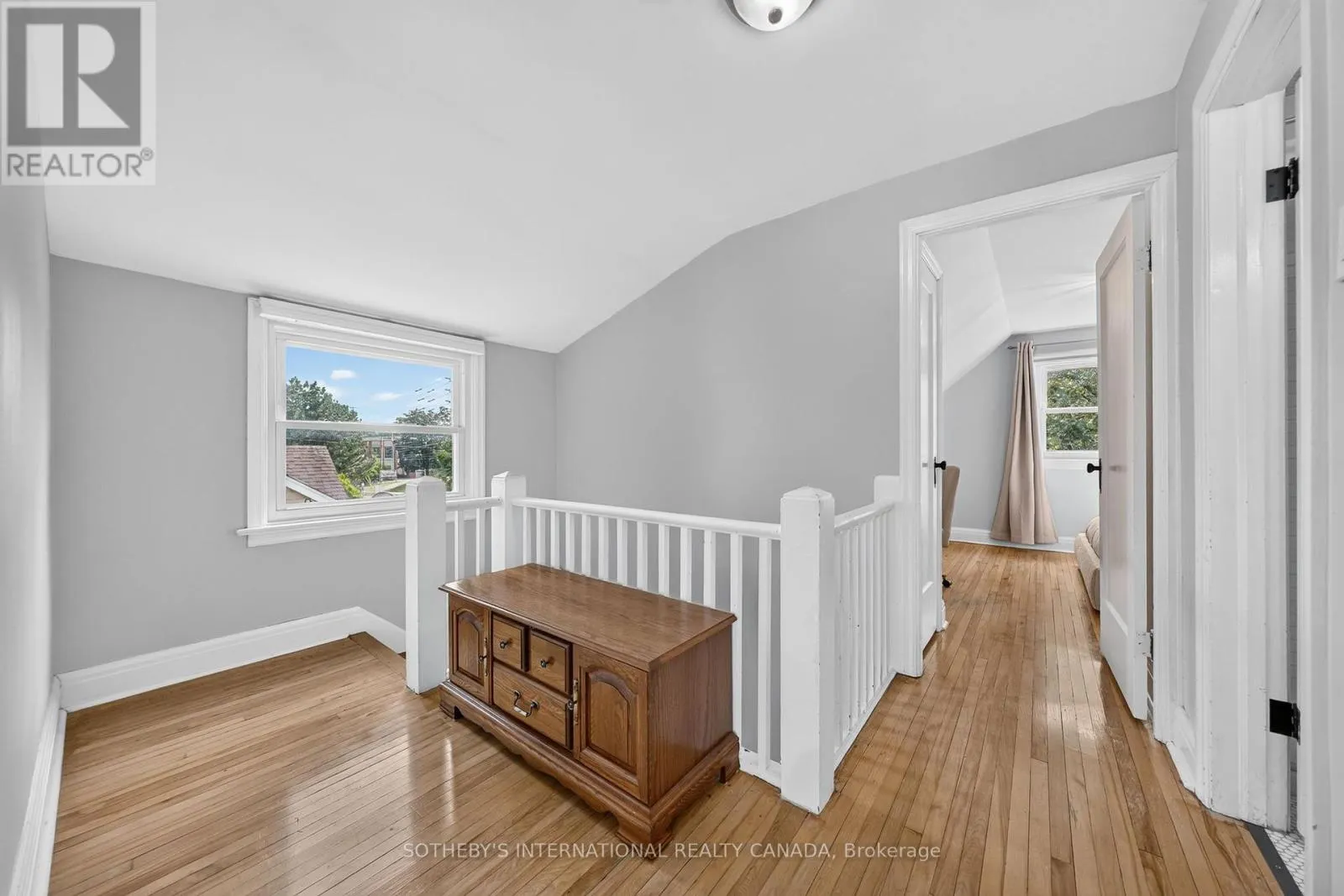 38 ROSLIN AVENUE S