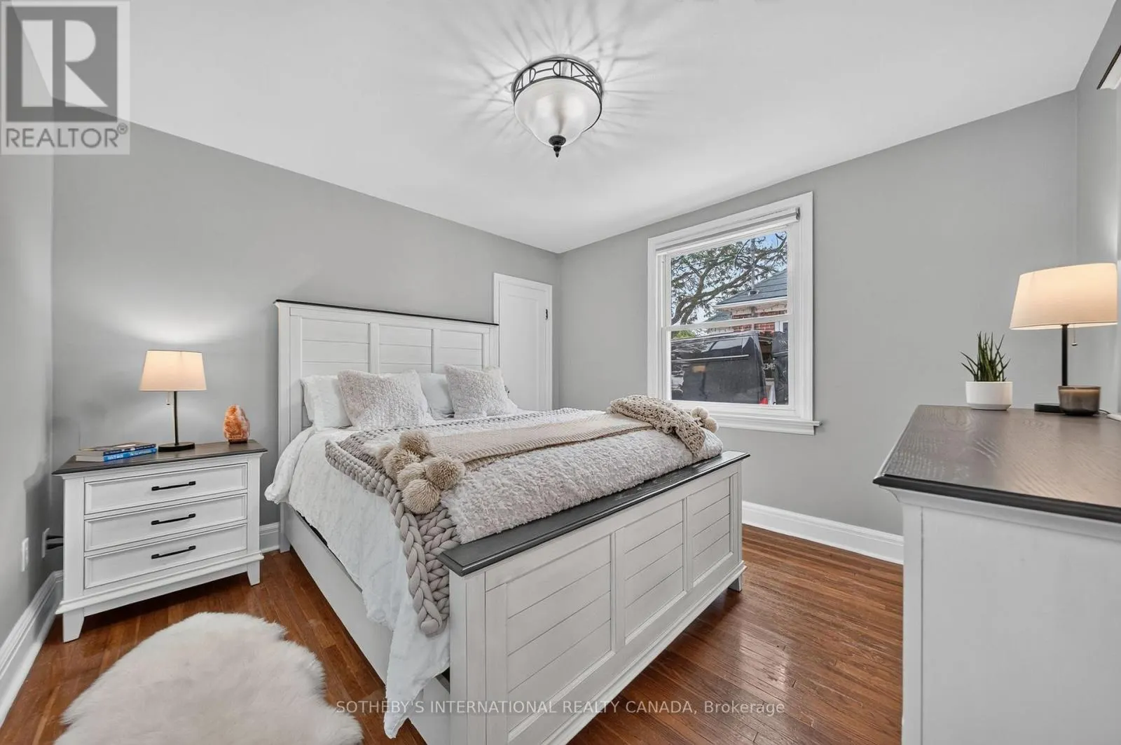 38 ROSLIN AVENUE S